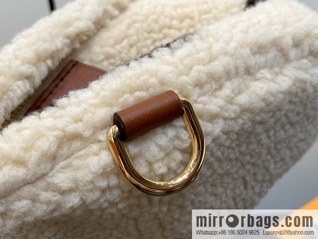 [Boutique‑grade] M23715 meters white, fanny pack, breast bag series BUMBAG fanny pack
