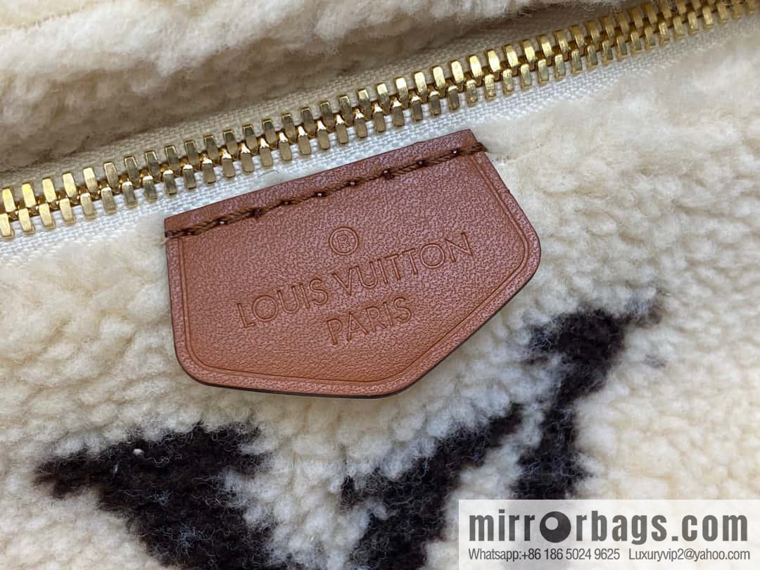 [Boutique‑grade] M23715 meters white, fanny pack, breast bag series BUMBAG fanny pack