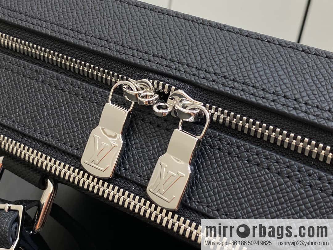 [Boutique‑grade] M30967 black full leather cross pattern briefcase series, this Voyage large briefcase