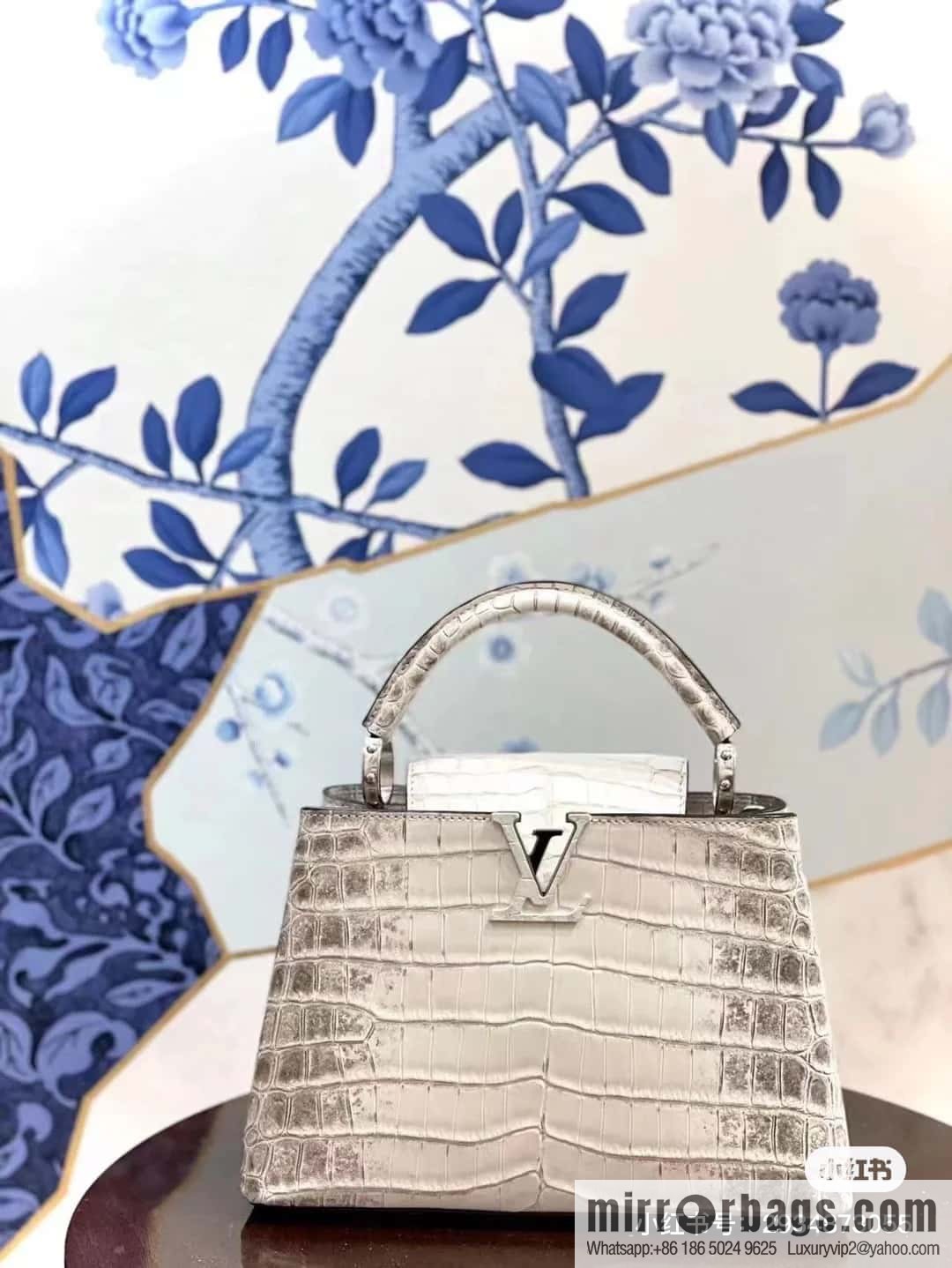 [Boutique‑grade] M48865 Himalayan, crocodile pattern full leather cap that English series Capucines mini handbag