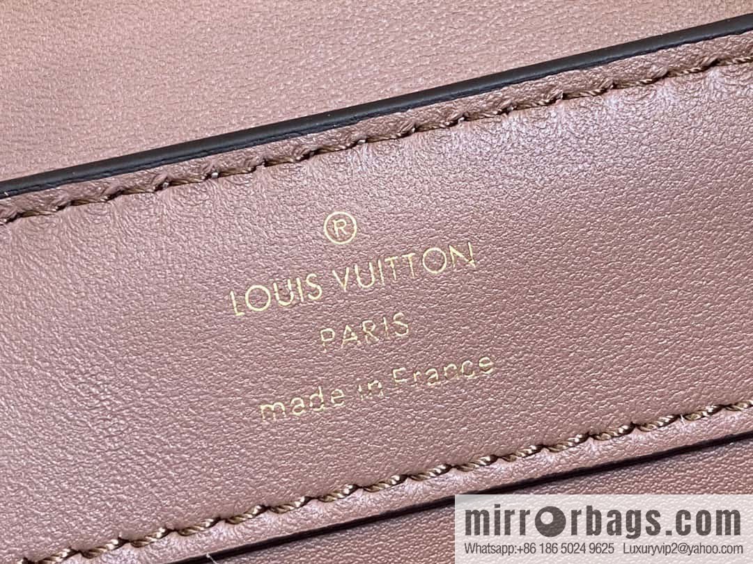 [Boutique‑grade] M48865 Himalayan, crocodile pattern full leather cap that English series Capucines mini handbag
