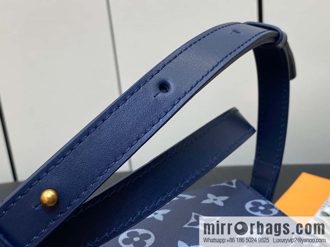 [Boutique‑grade] M82900 blue flame, men's bag messenger bag series, new Steamer series messenger bag
