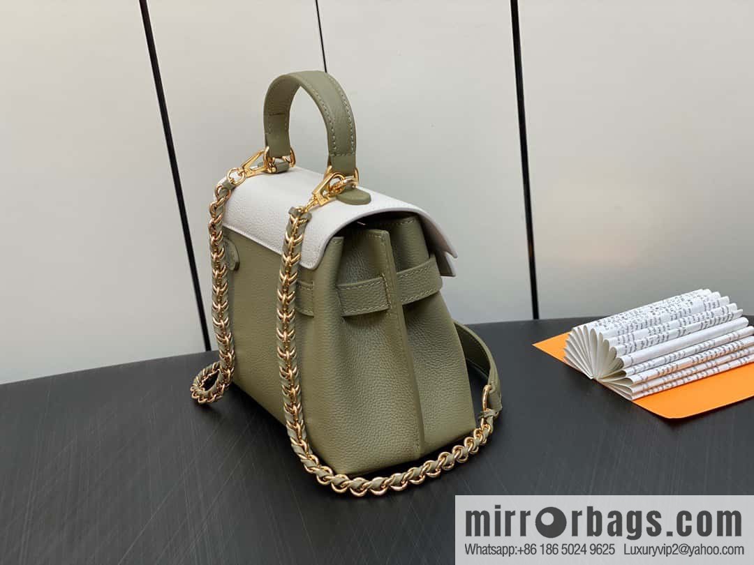 [Boutique‑grade] M21088 green, full leather chain bag series, this Lockme Ever mini handbag.