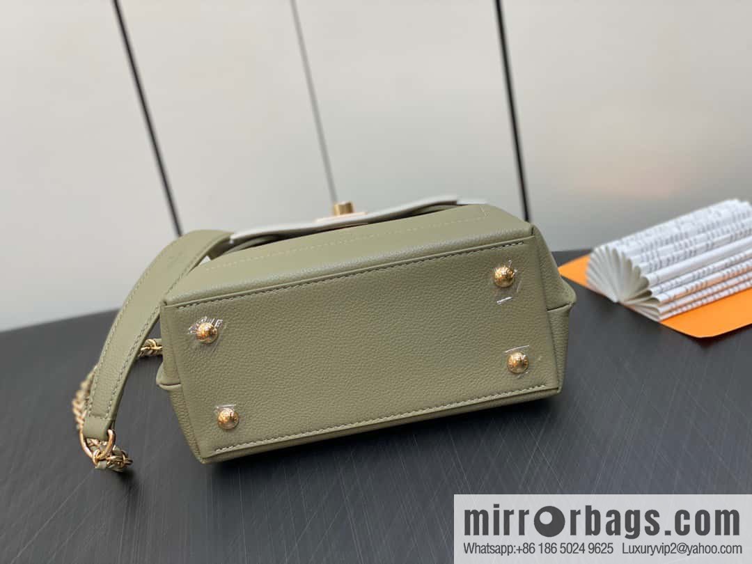 [Boutique‑grade] M21088 green, full leather chain bag series, this Lockme Ever mini handbag.