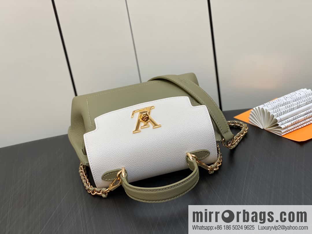 [Boutique‑grade] M21088 green, full leather chain bag series, this Lockme Ever mini handbag.