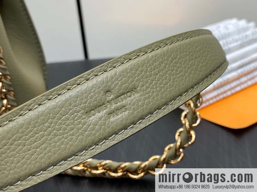 [Boutique‑grade] M21088 green, full leather chain bag series, this Lockme Ever mini handbag.