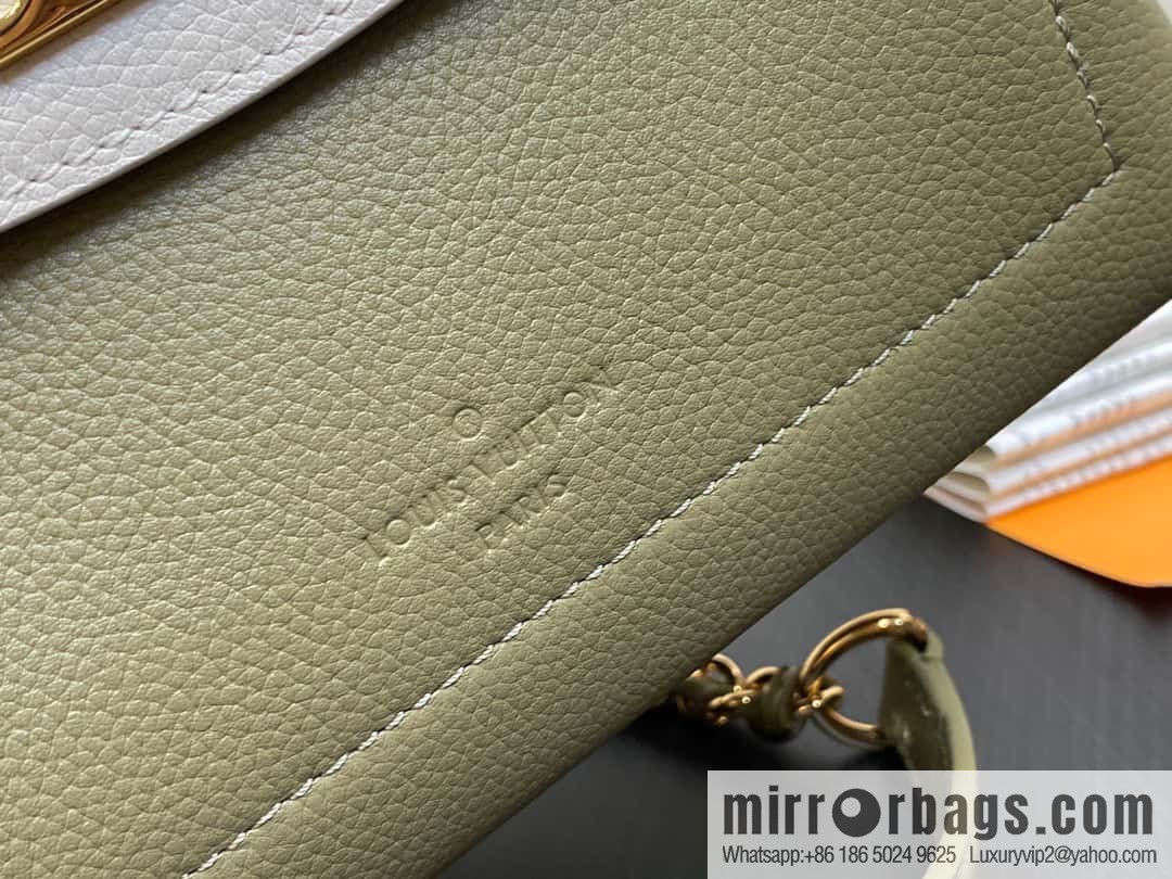 [Boutique‑grade] M21088 green, full leather chain bag series, this Lockme Ever mini handbag.