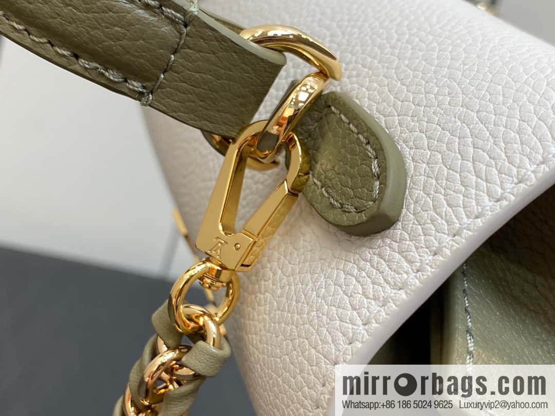 [Boutique‑grade] M21088 green, full leather chain bag series, this Lockme Ever mini handbag.