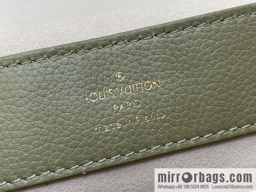 [Boutique‑grade] M21088 green, full leather chain bag series, this Lockme Ever mini handbag.