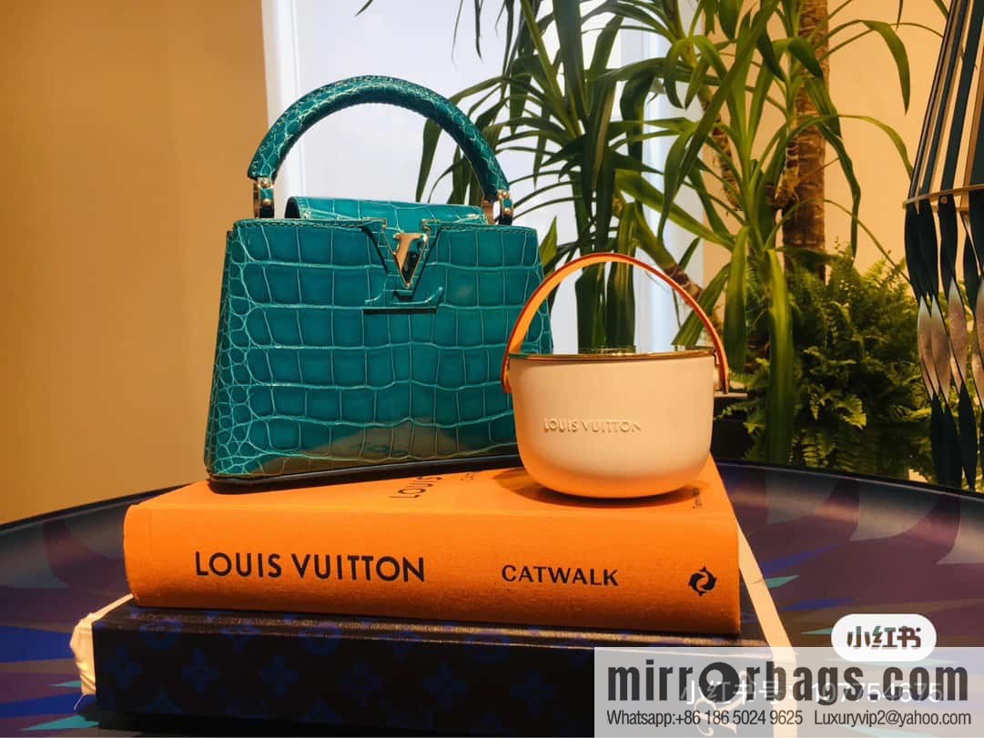 [Boutique‑grade] M48865 green, crocodile pattern full leather cap that English series Capucines mini handbag