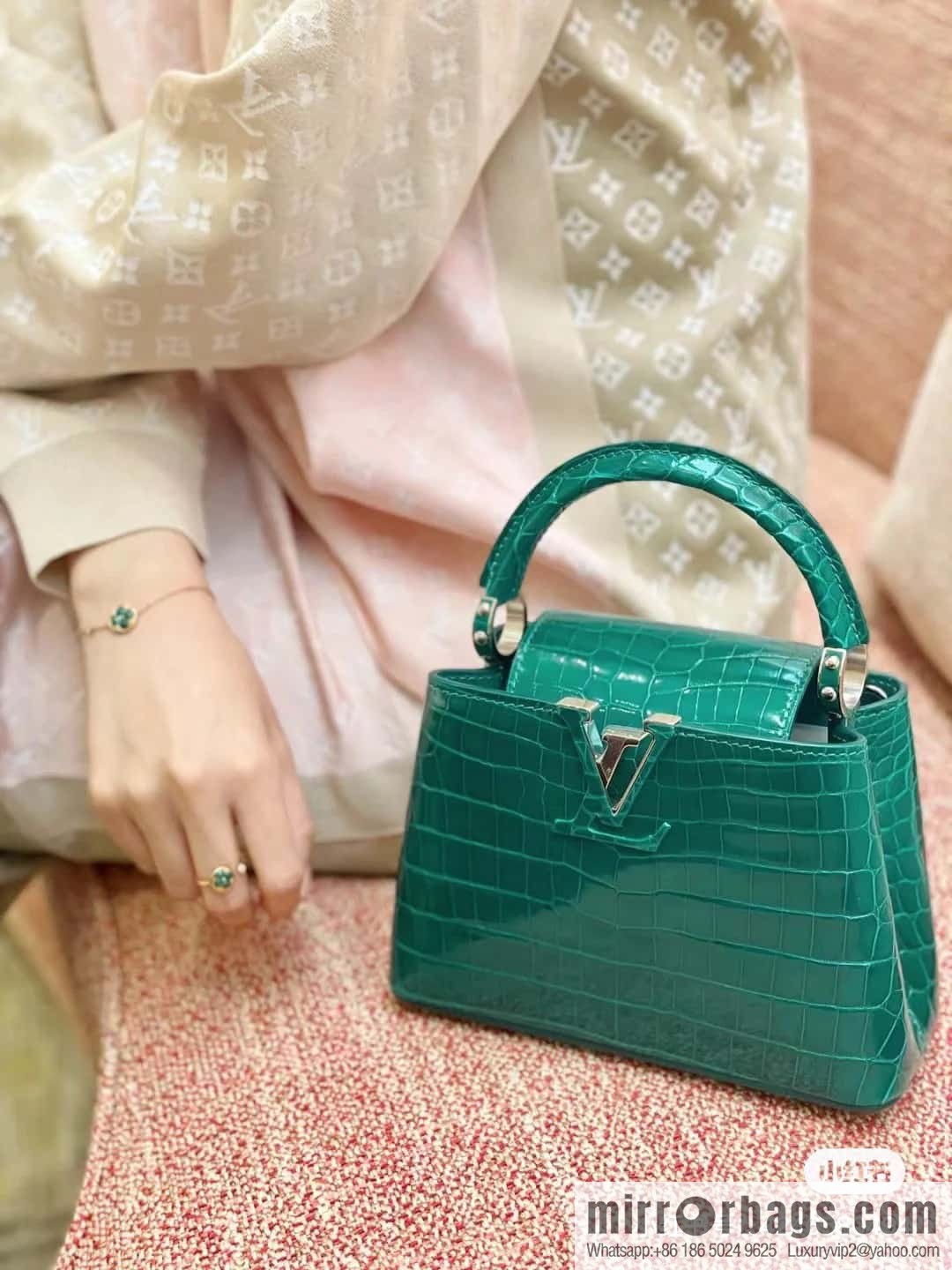 [Boutique‑grade] M48865 green, crocodile pattern full leather cap that English series Capucines mini handbag