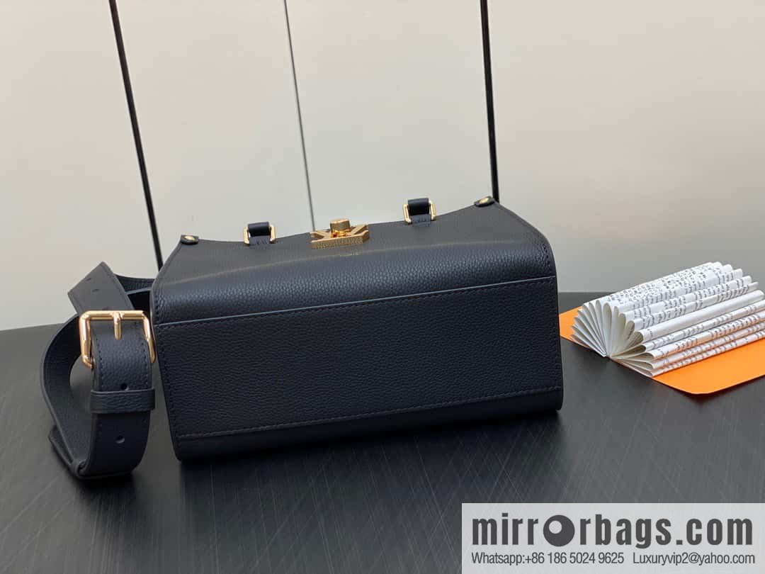 [Boutique‑grade] M22311 black full leather square bag series Lock & Go handbag M23637