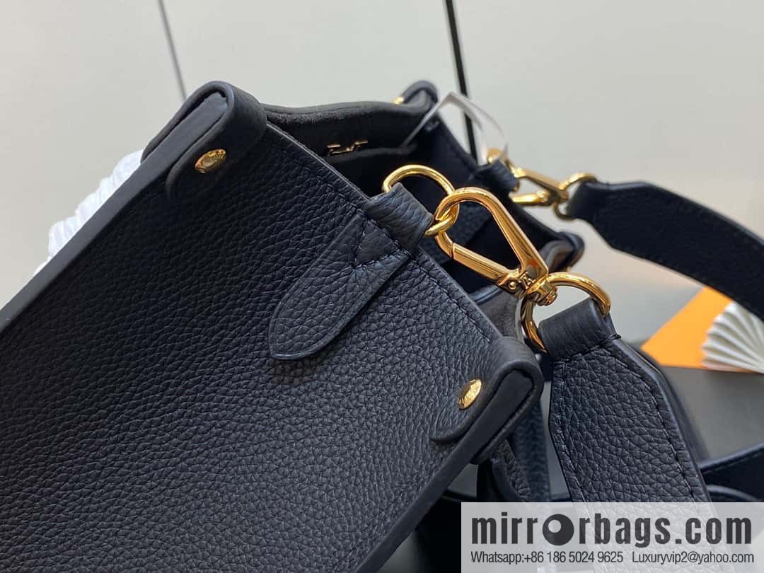 [Boutique‑grade] M22311 black full leather square bag series Lock & Go handbag M23637