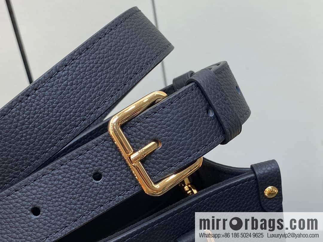 [Boutique‑grade] M22311 black full leather square bag series Lock & Go handbag M23637