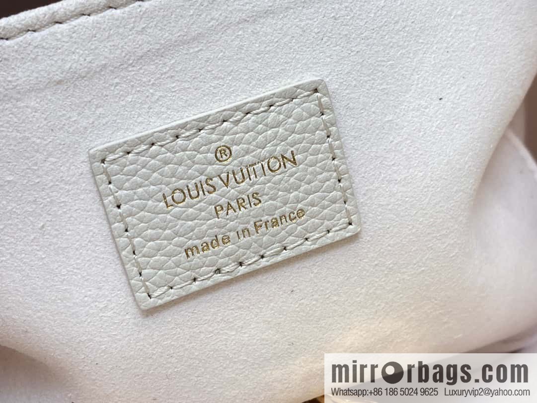 [Boutique‑grade] M23637 white, full leather square bag series Lock & Go handbag M22311