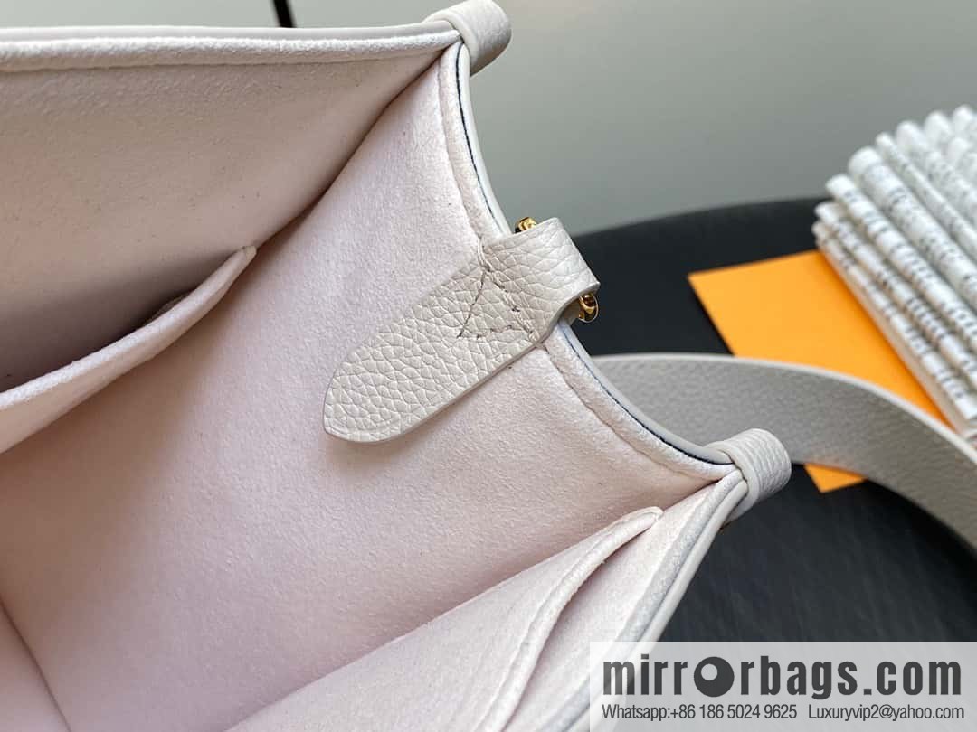 [Boutique‑grade] M23637 white, full leather square bag series Lock & Go handbag M22311
