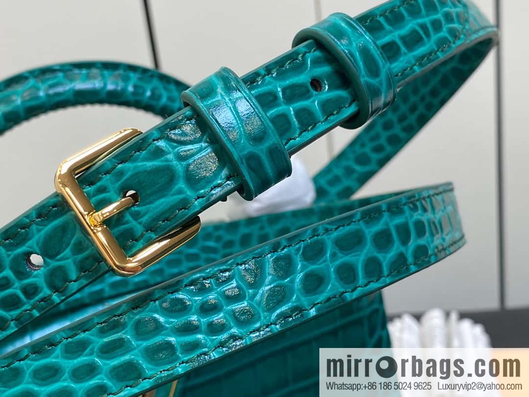 [Boutique‑grade] M48865 green, crocodile pattern full leather cap that English series Capucines BB handbag