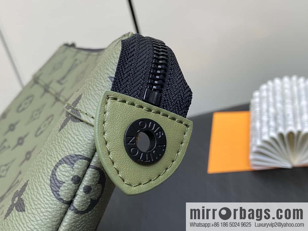 [Boutique‑grade] M82008 green flower clutch bag series Pochette Voyage Souple clutch bag Keepall Bandoulière 25 handbag