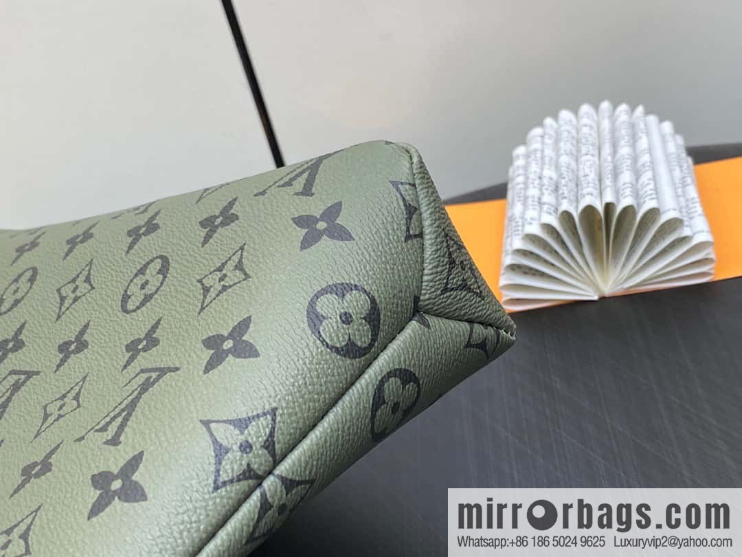 [Boutique‑grade] M82008 green flower clutch bag series Pochette Voyage Souple clutch bag Keepall Bandoulière 25 handbag