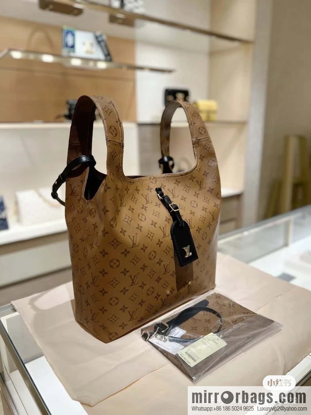 [Premium‑quality] M46821 yellow flower shopping bag series, autumn and winter new ATLANTIS large handbag