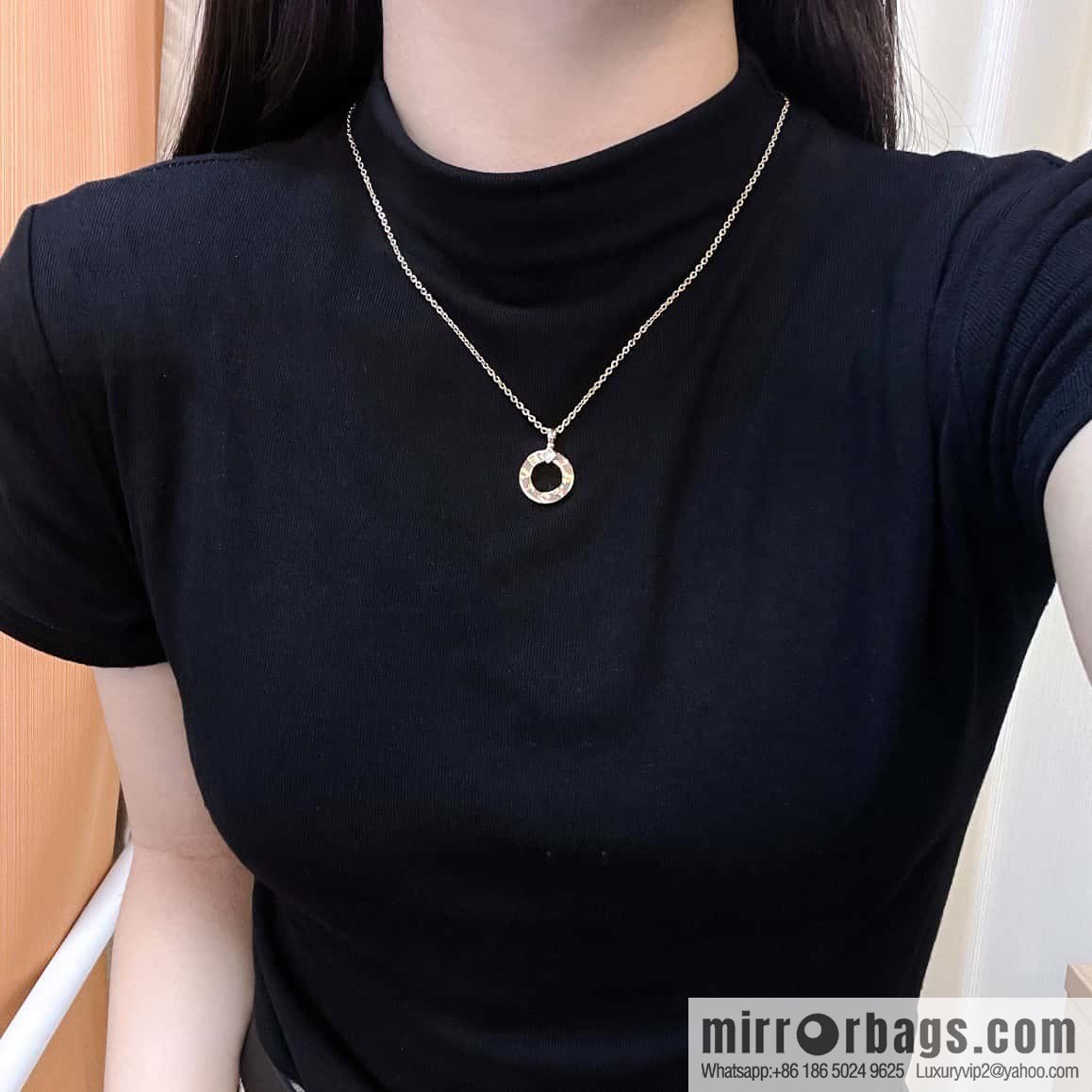 ☀BVLGARI White Diamond Round Cake Necklace  ☀️