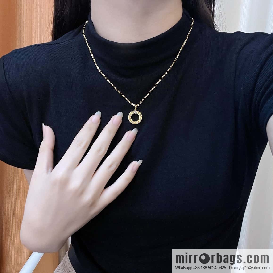☀BVLGARI White Diamond Round Cake Necklace  ☀️