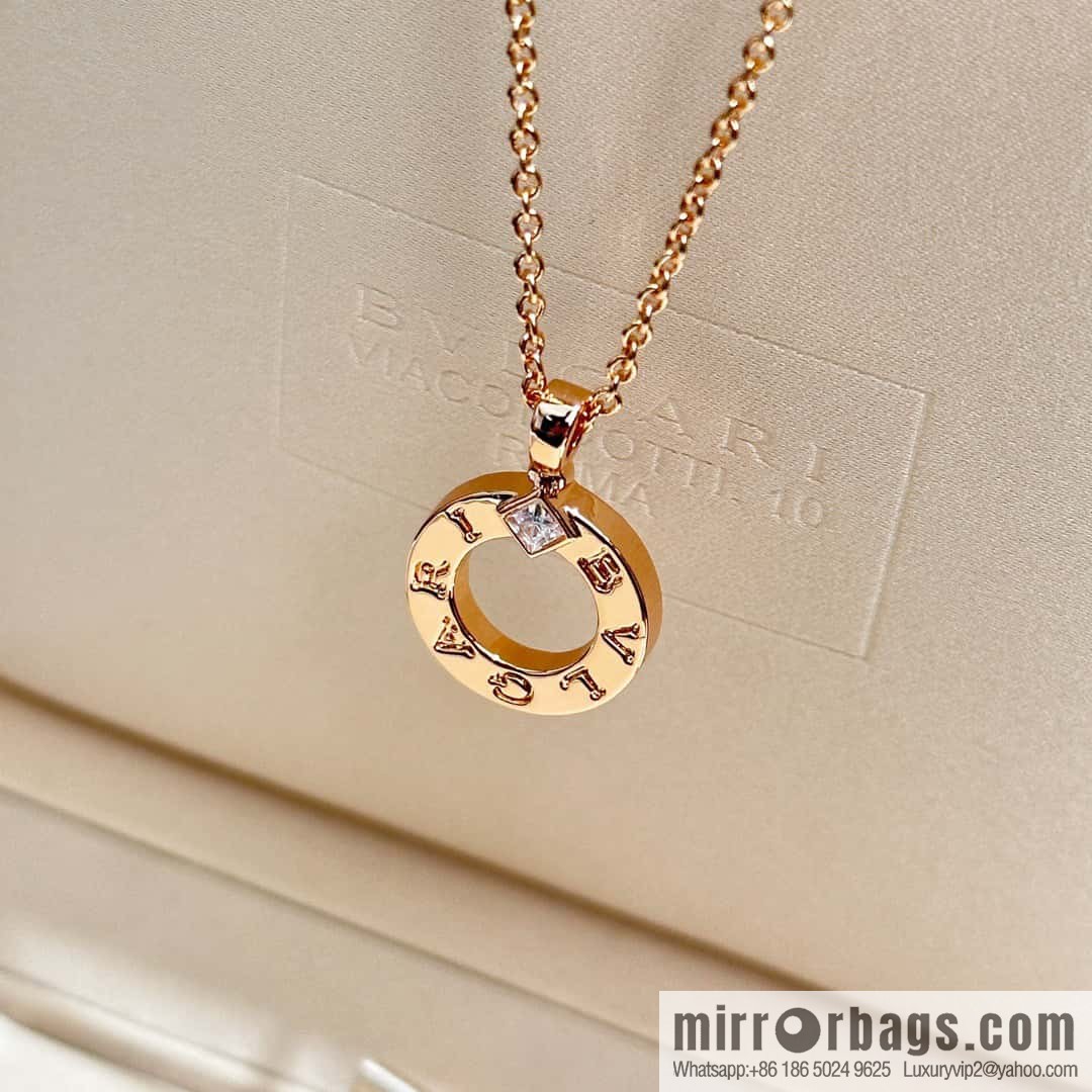 ☀BVLGARI White Diamond Round Cake Necklace  ☀️