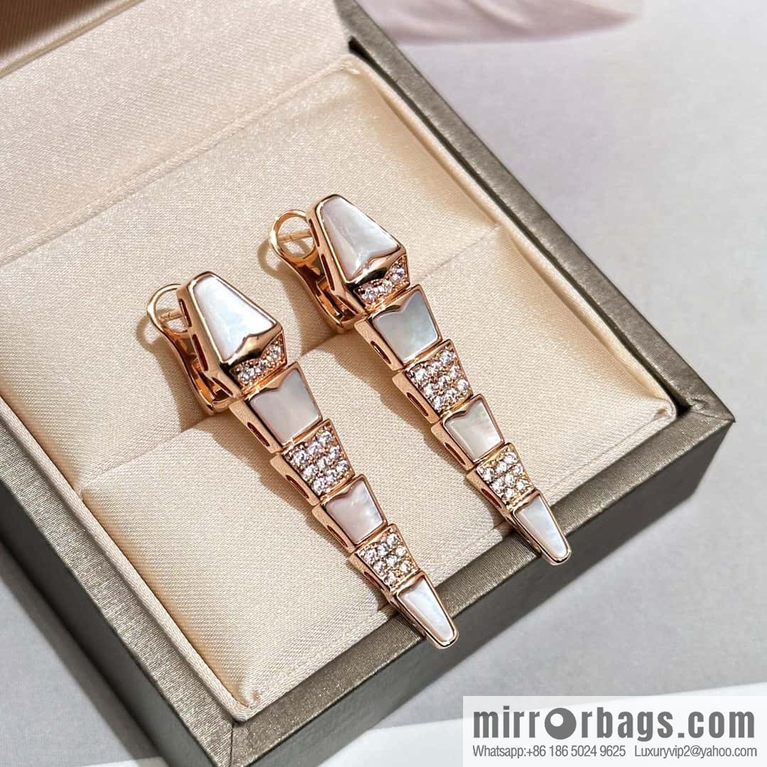 ❗️New ❗️ ☀️ BVLGARI SERPENTI VIPER white shellfish drill snake bone stud earrings ear shot ☀️