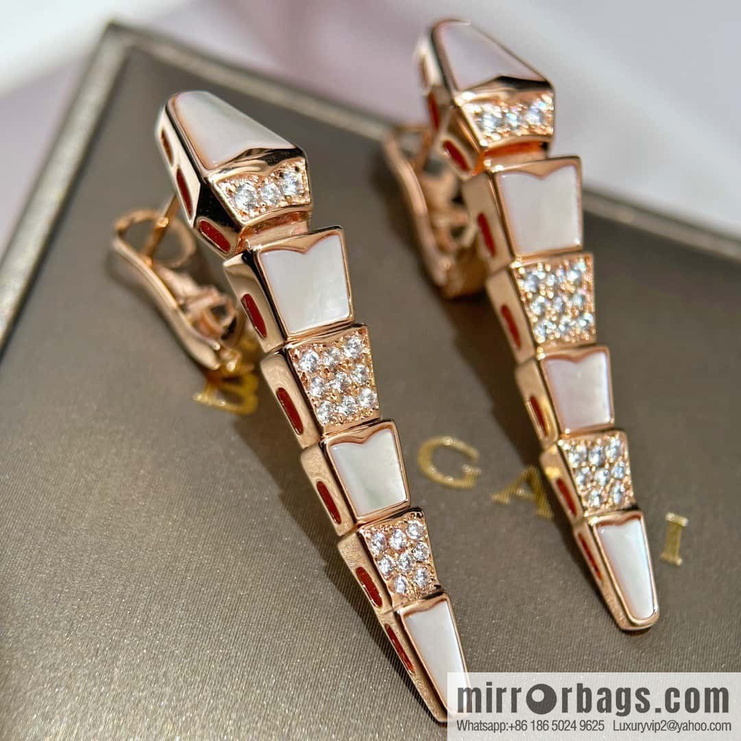 ❗️New ❗️ ☀️ BVLGARI SERPENTI VIPER white shellfish drill snake bone stud earrings ear shot ☀️