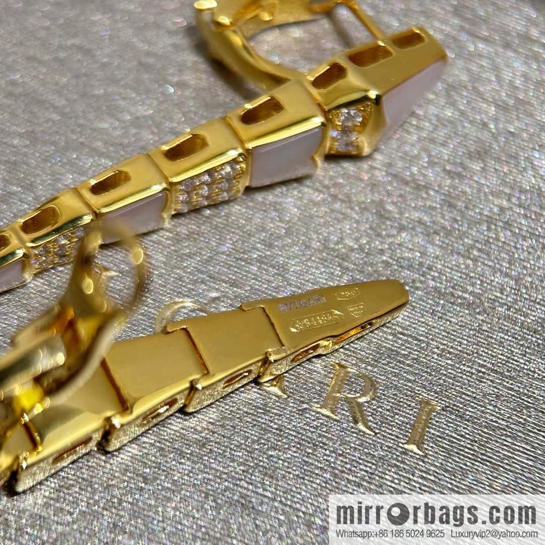 ❗️New ❗️ ☀️ BVLGARI SERPENTI VIPER white shellfish drill snake bone stud earrings ear shot ☀️