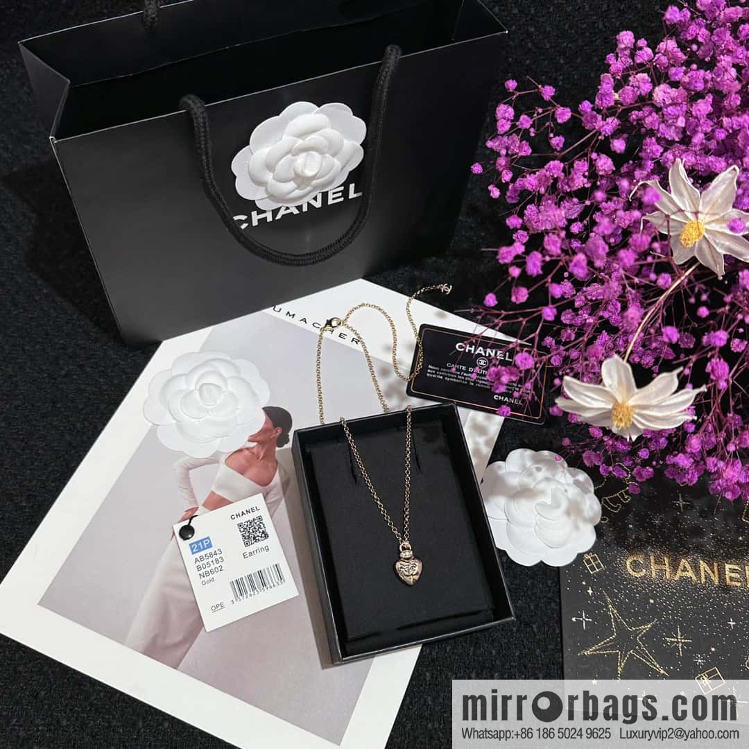 ❗️New ❗️ Chanel necklace ☀️ new ☑️ Chanel peach heart ❤️ love double c necklace ☀️