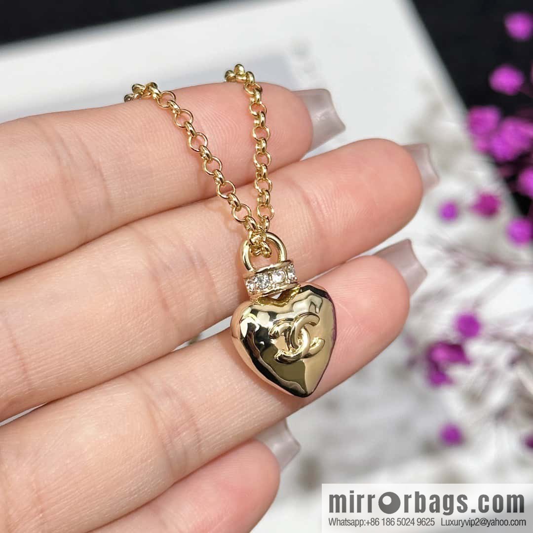 ❗️New ❗️ Chanel necklace ☀️ new ☑️ Chanel peach heart ❤️ love double c necklace ☀️