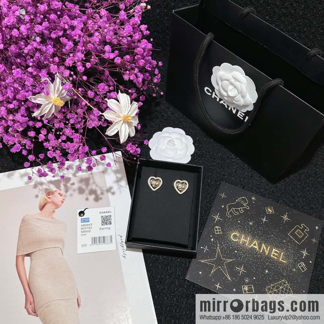 ❗️New ❗️ Chanel stud earrings ☀️ new ☑️ Chanel c1 peach heart ❤️ love double c stud earrings ☀️