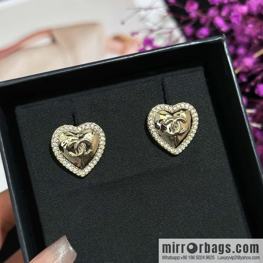 ❗️New ❗️ Chanel stud earrings ☀️ new ☑️ Chanel c1 peach heart ❤️ love double c stud earrings ☀️