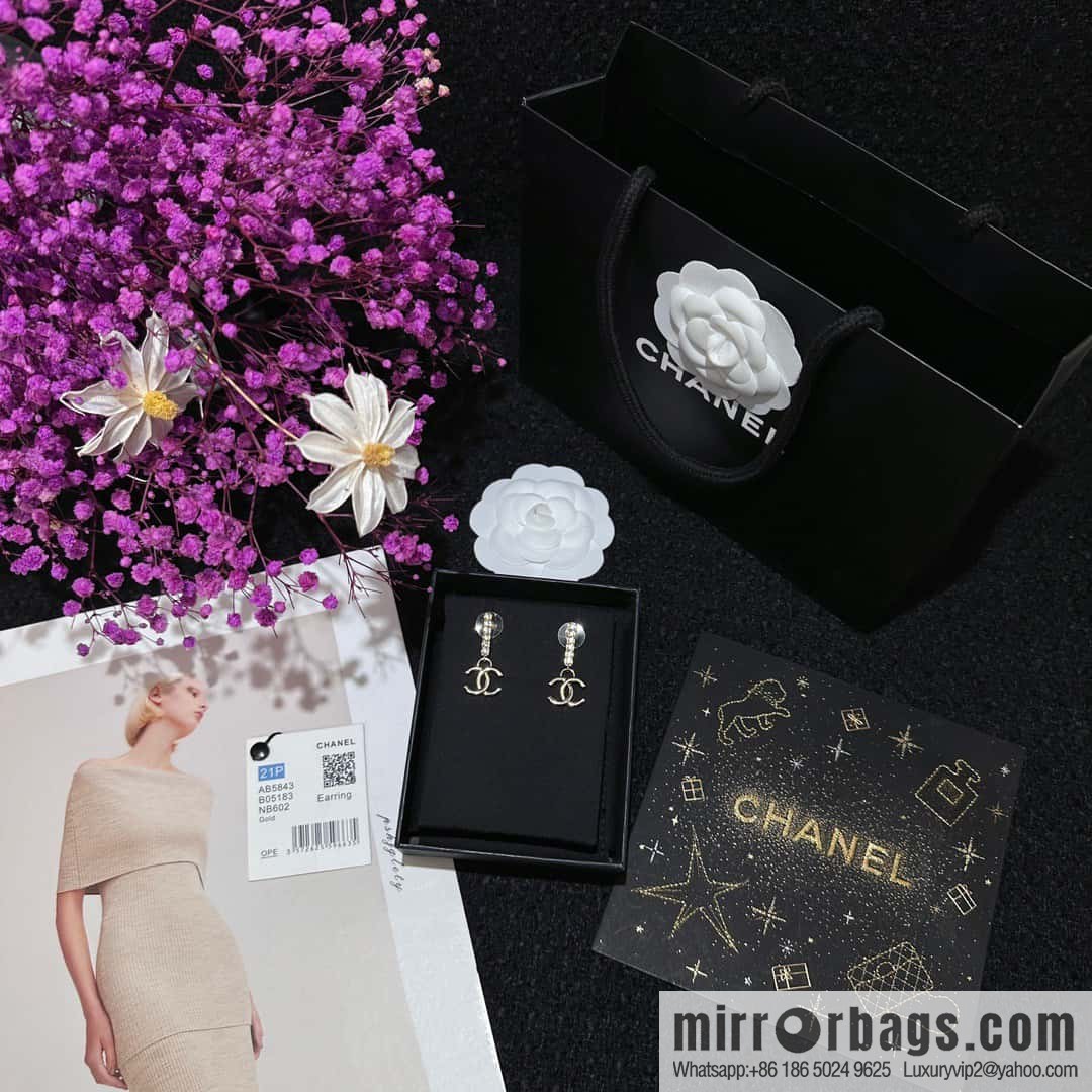 ❗️New ❗️☀️ new ☑️ Chanel double c vertical rhinestone stud earrings ☀️