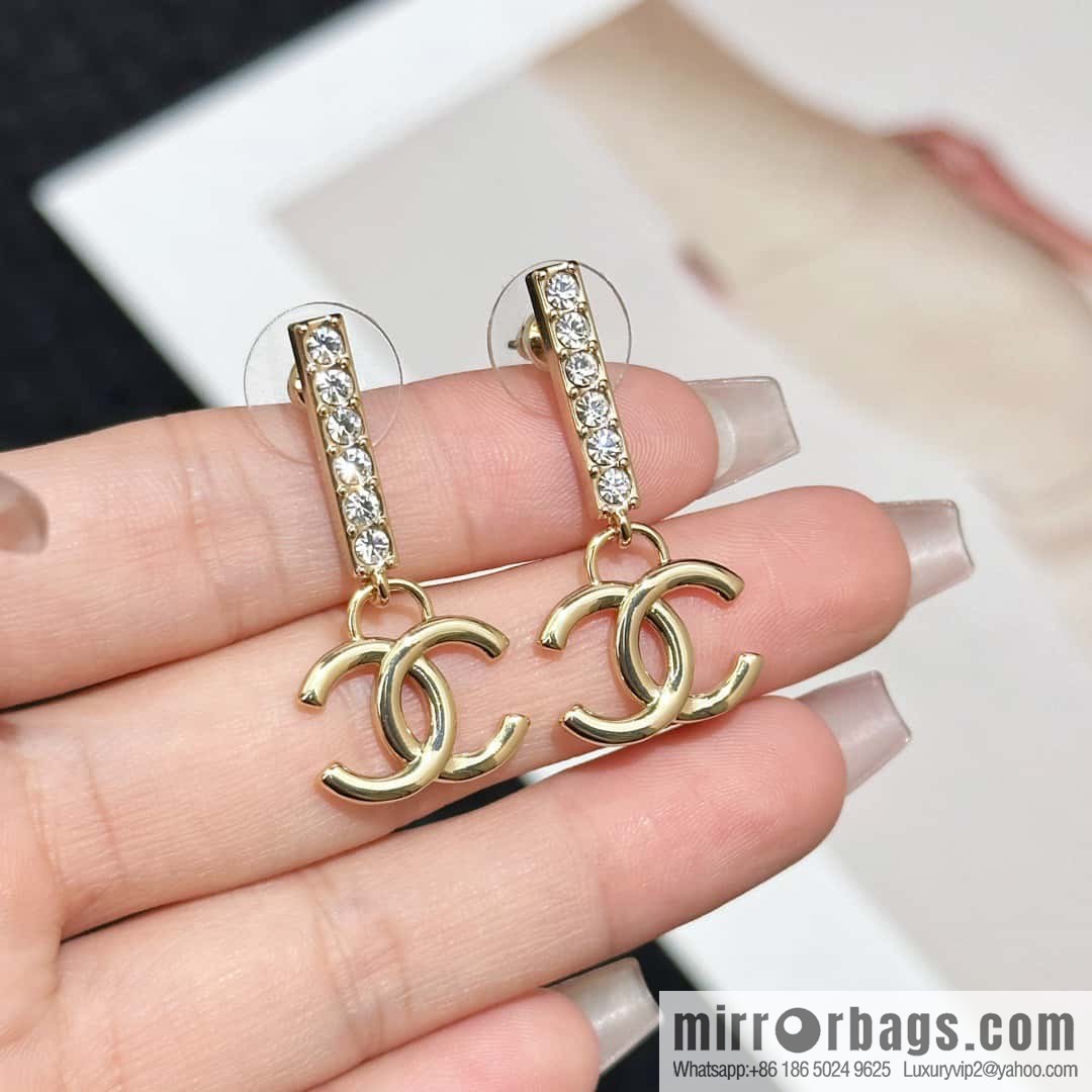❗️New ❗️☀️ new ☑️ Chanel double c vertical rhinestone stud earrings ☀️