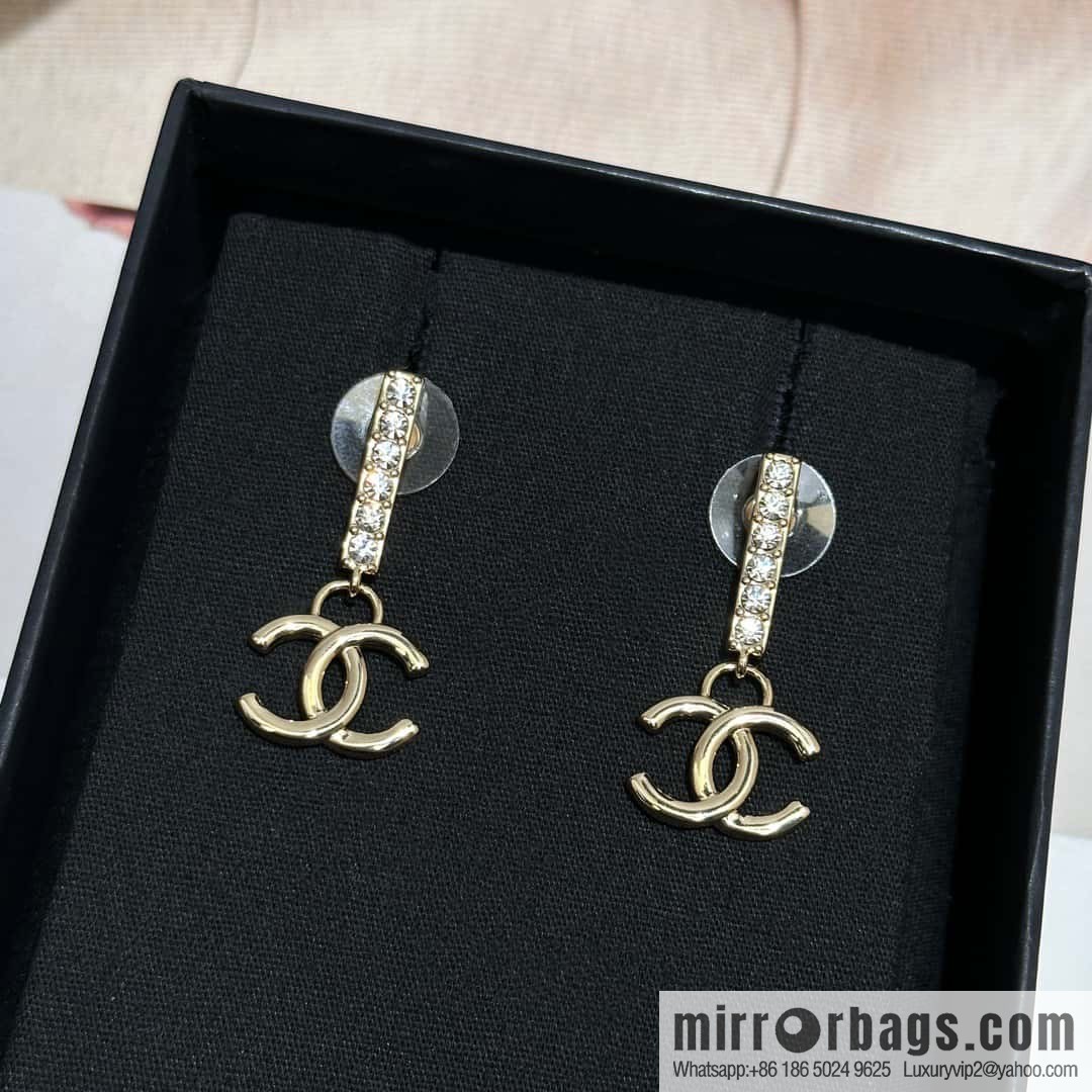 ❗️New ❗️☀️ new ☑️ Chanel double c vertical rhinestone stud earrings ☀️