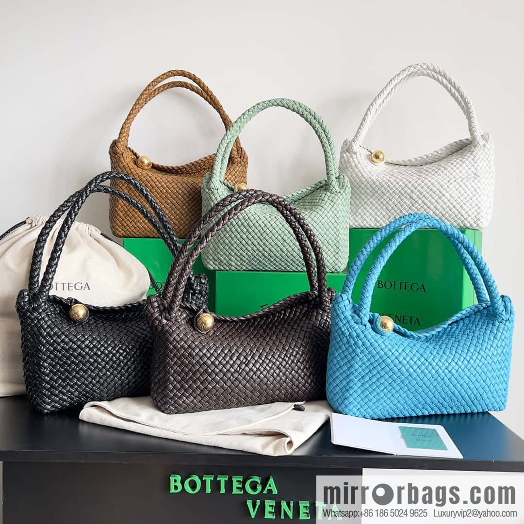 #Bv 2023 Winter Collection/Top Tosca Handbag Model Number: 716974 White