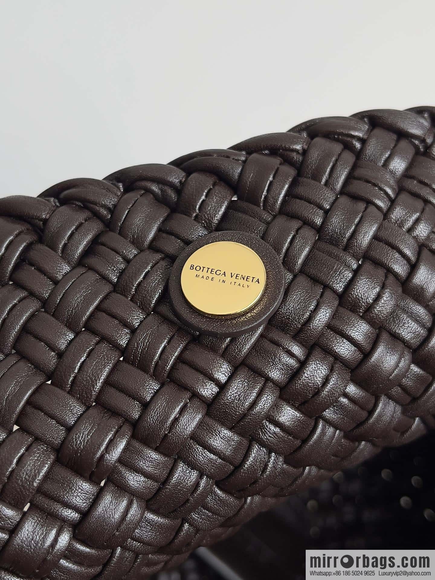 #Bv 2023 Winter Collection/Top Tosca Handbag Model Number: 716974 Chocolate Color