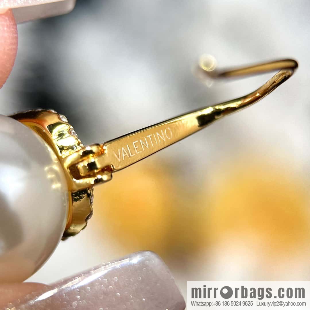 ❗️New ❗️ New ☑️ Valentino gold pearl stud earrings