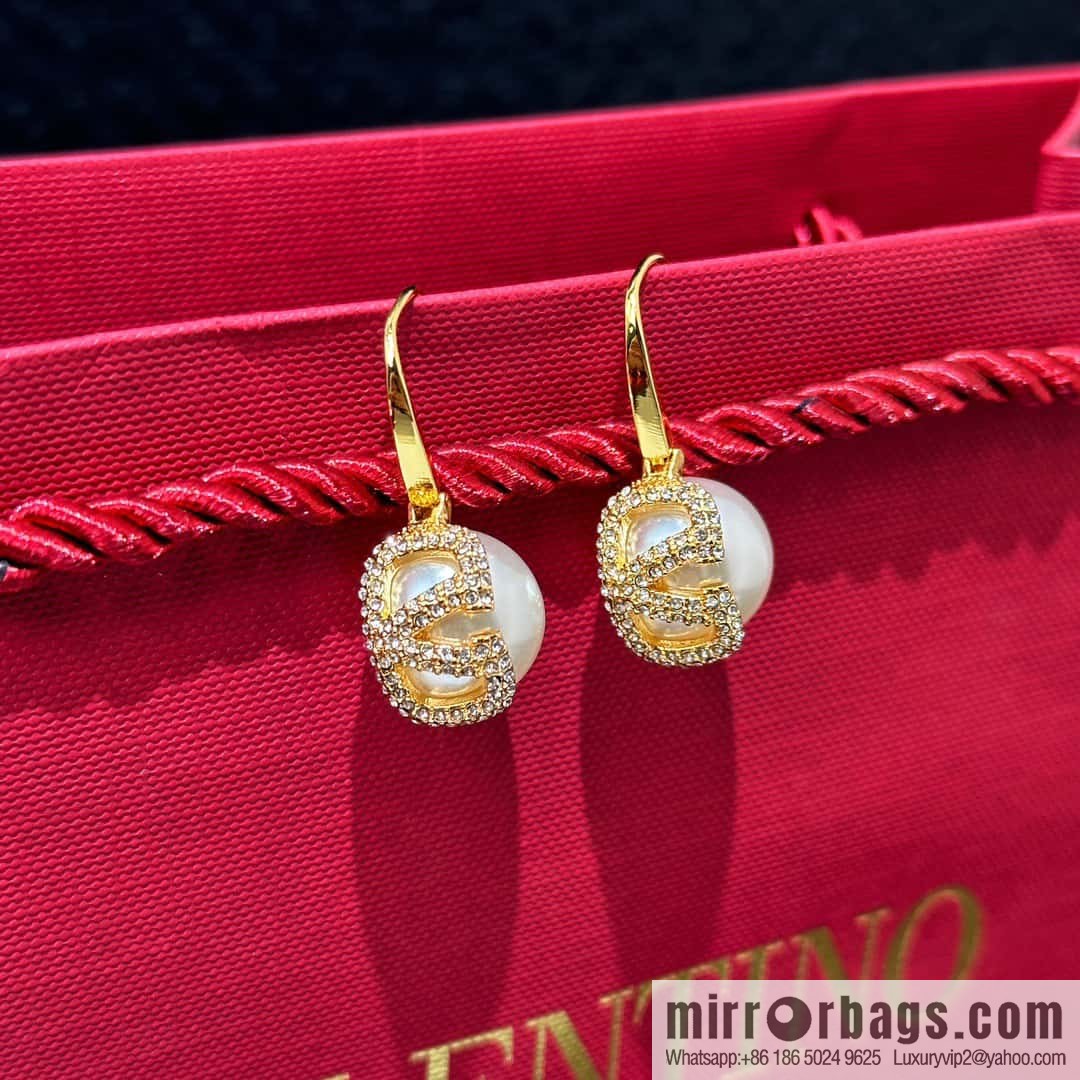 ❗️New ❗️ New ☑️ Valentino gold pearl stud earrings