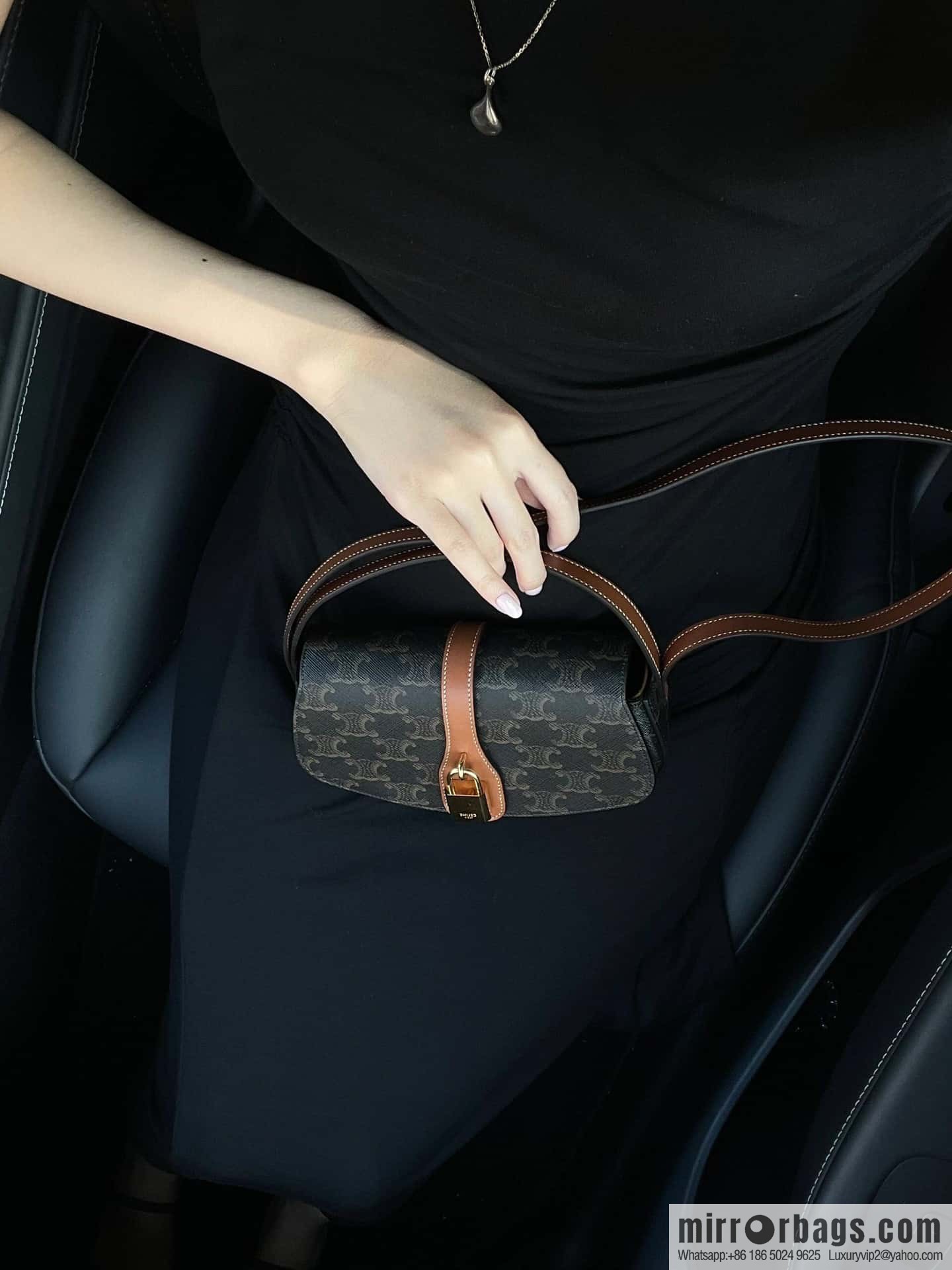 [Premium quality, all-steel hardware 】 𝗖𝗘𝗟𝗜𝗡𝗘 | 𝗧𝗔𝗕𝗢𝗨 𝗖𝗟𝗨𝗧𝗖𝗛 𝗕𝗮𝗴 padlock bag, model: 101593