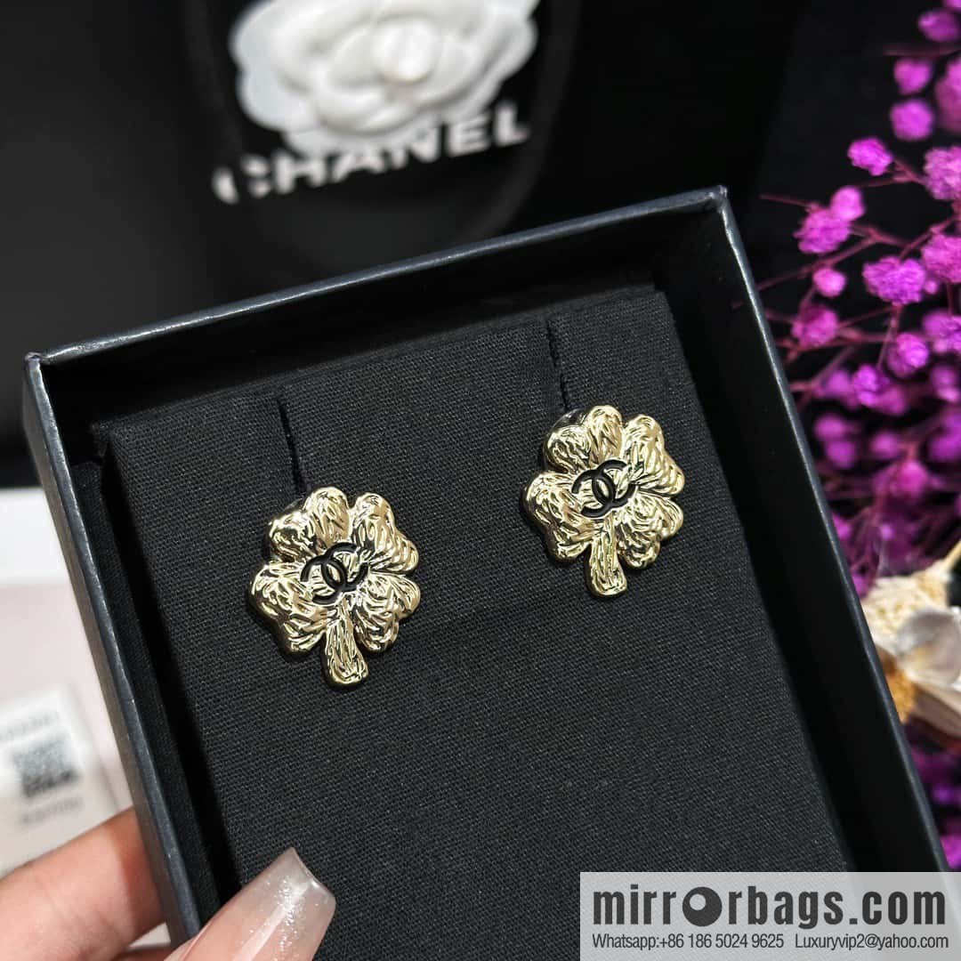 ❗️New ❗️☀️ new ☑️ chanel c1 double c four-leaf clover stud earrings ☀️