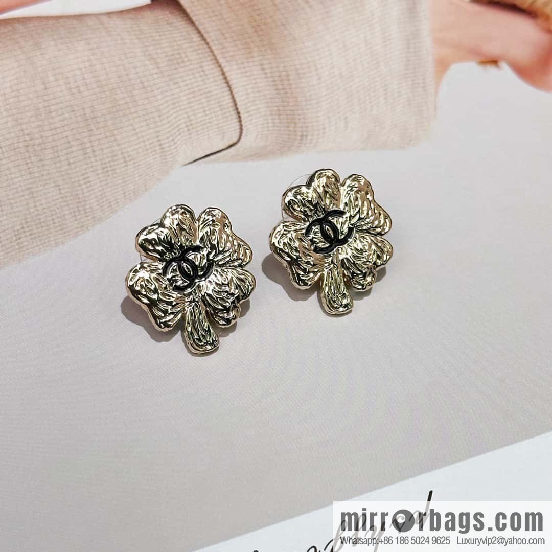 ❗️New ❗️☀️ new ☑️ chanel c1 double c four-leaf clover stud earrings ☀️