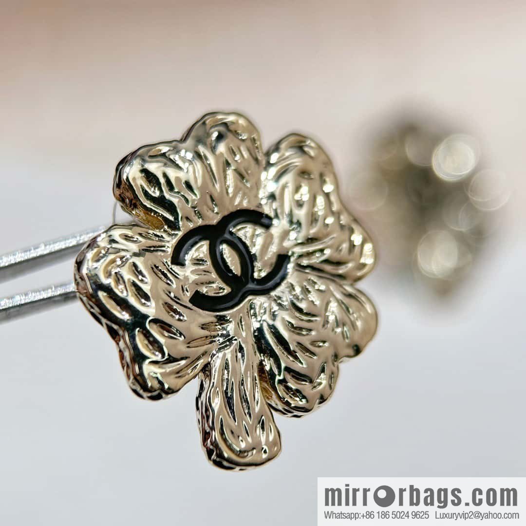 ❗️New ❗️☀️ new ☑️ chanel c1 double c four-leaf clover stud earrings ☀️