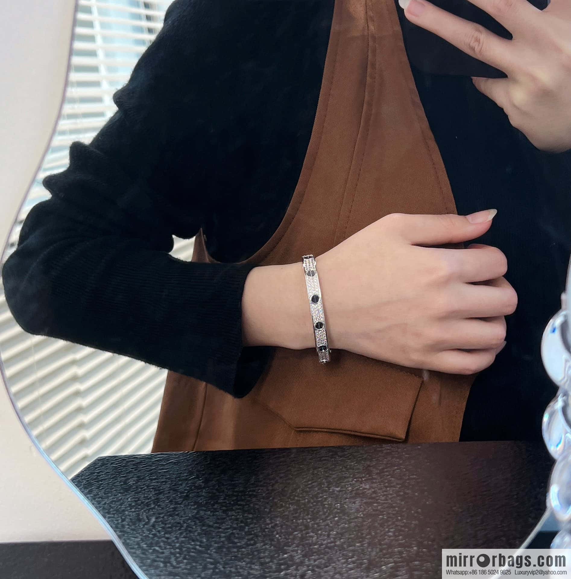 ☀️Cartier Classic Love Series Black Nail Gypsy Bracelet☀️