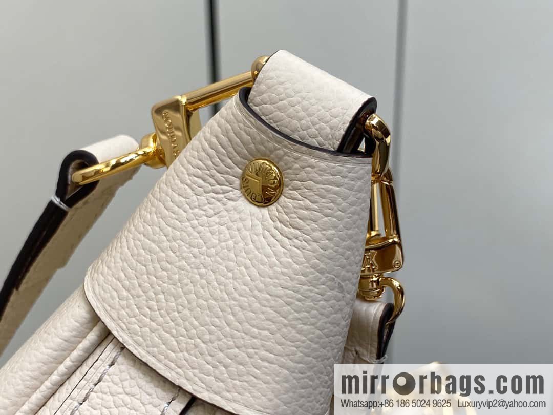 [Boutique‑grade] M46725 meters white full leather, moon bag series, this Loop Hobo handbag.