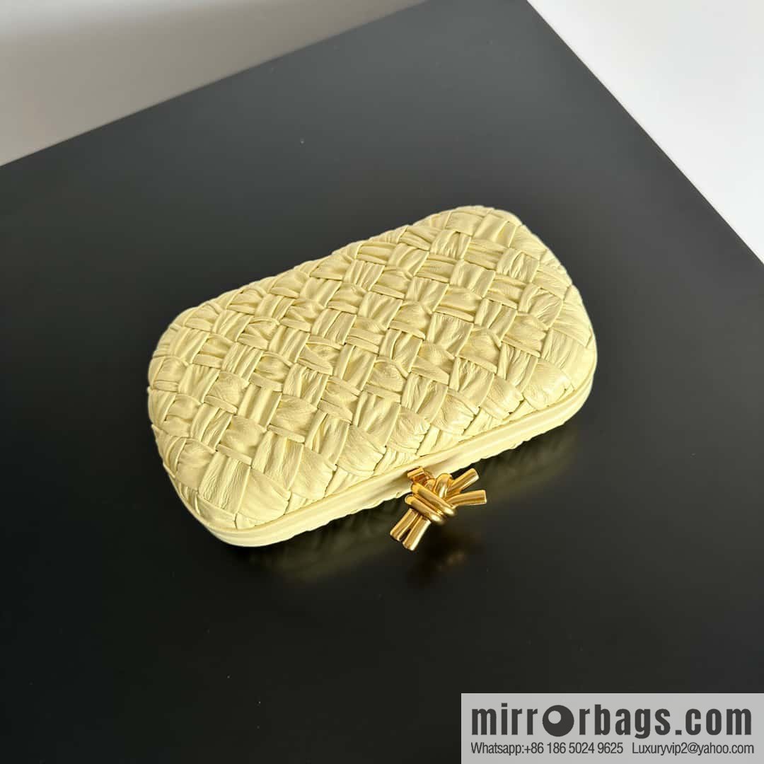Bottega Veneta BV Knot | minaudiere: 717622 Ice Cream Color