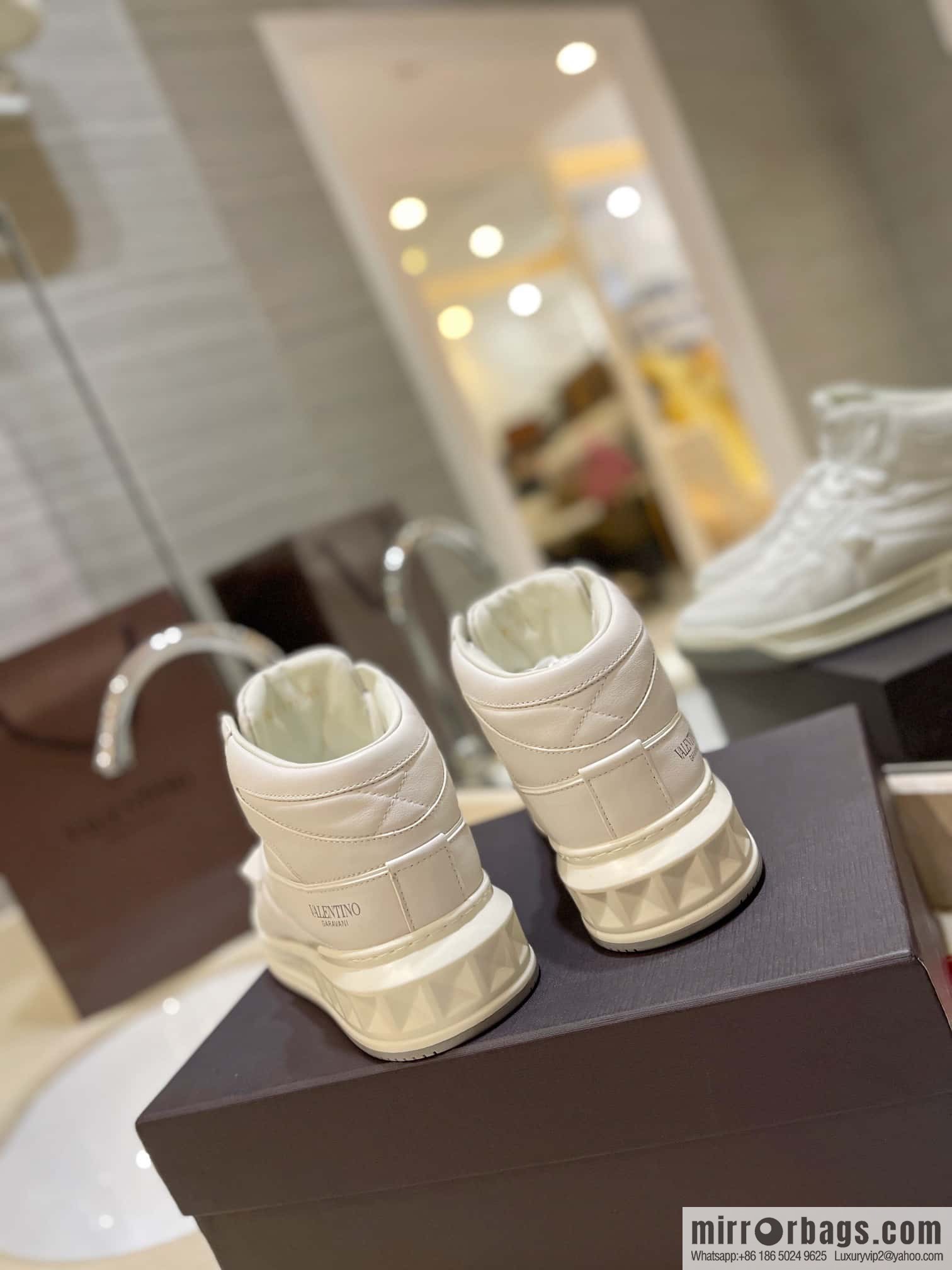 🐰🐰The highest-end high-top, the latest couple casual sports shoes at the franchise store, high-top shoes.