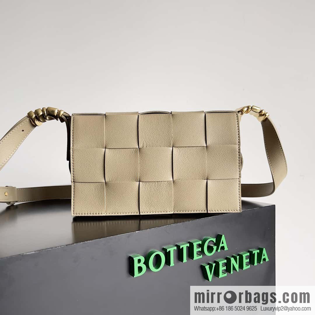 Bottega Veneta CASSETTE 23CM BAG model; 666870 taupe